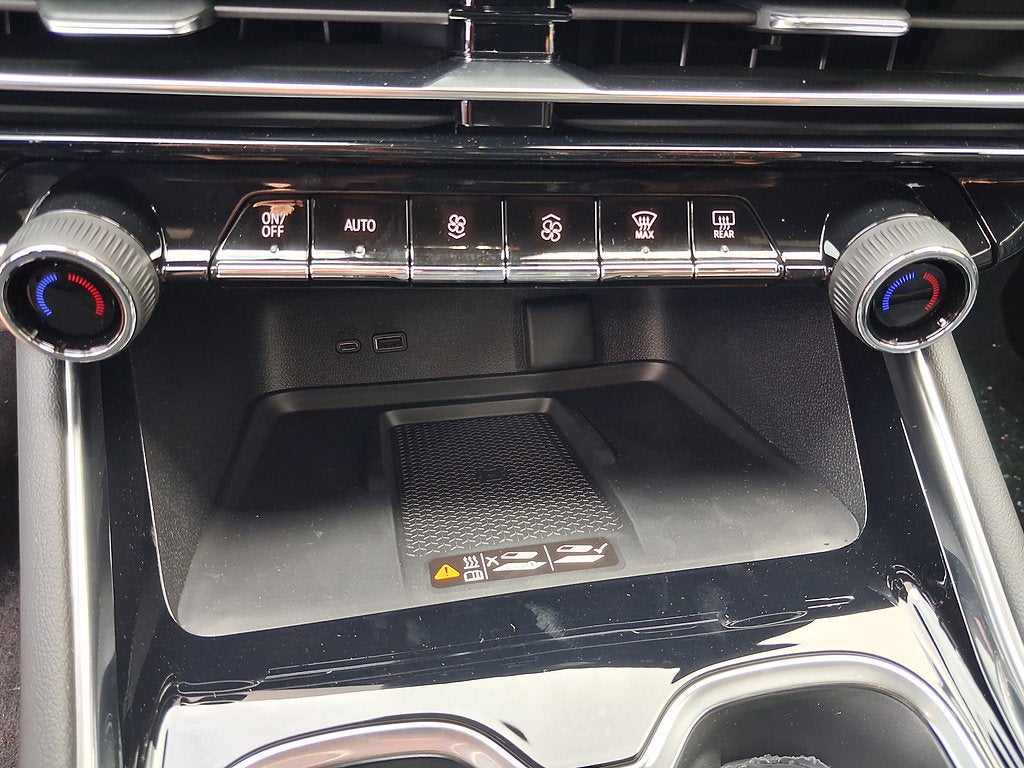 2027 Chevrolet Traverse LT - Photo 19