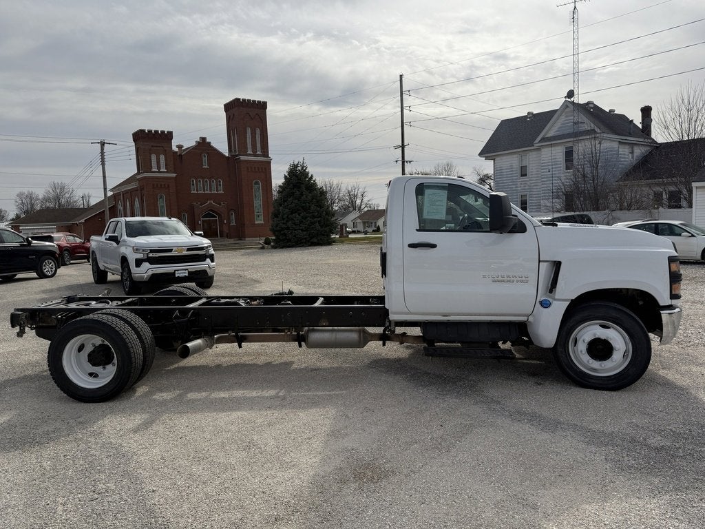2022 Chevrolet Silverado 5500 HD Work Truck