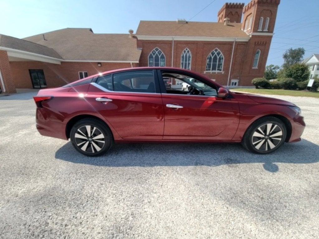 2022 Nissan Altima 2.5 SV
