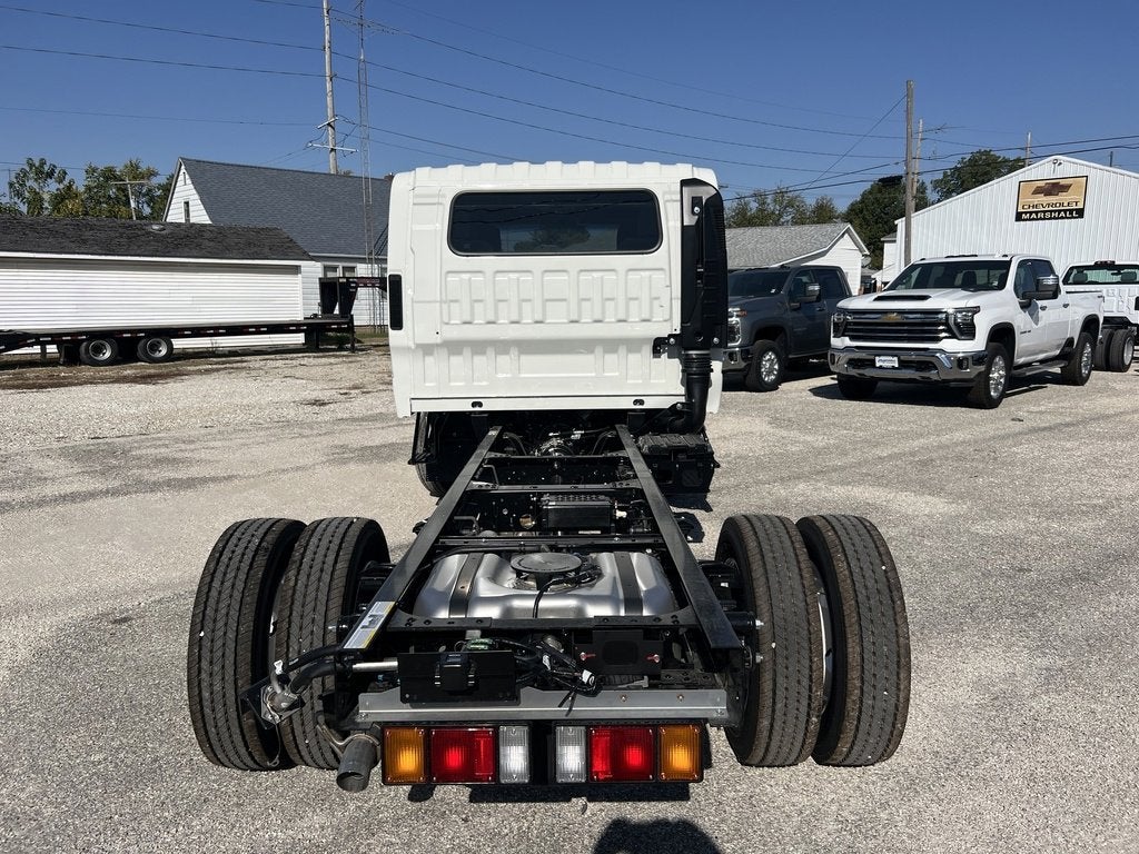 2025 Chevrolet Low Cab Forward 4500 Base