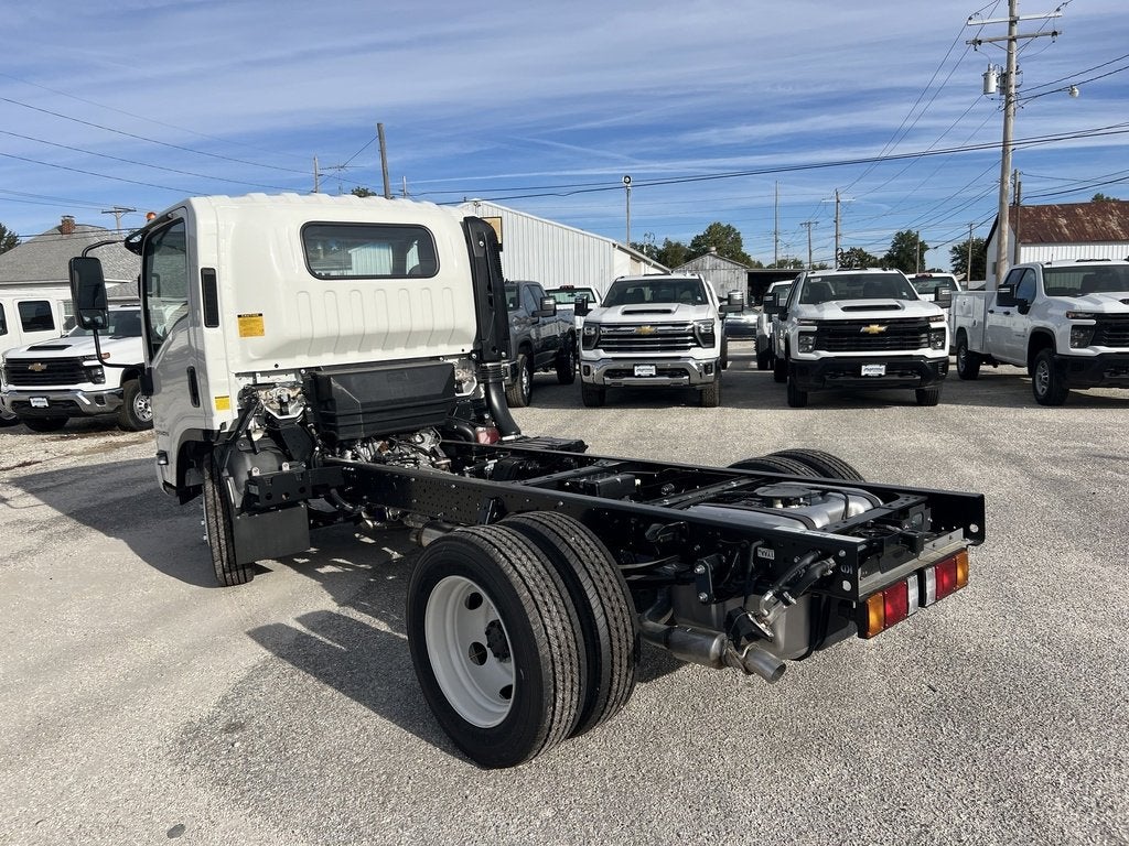 2025 Chevrolet Low Cab Forward 4500 Base