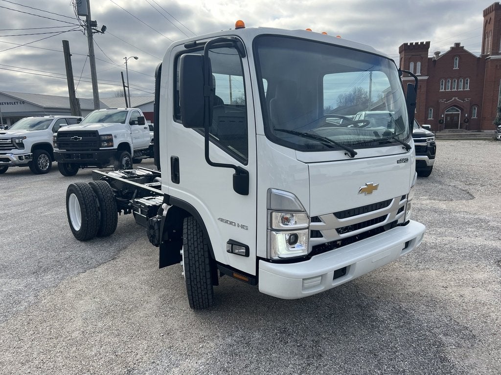 2025 Chevrolet Low Cab Forward 4500 Base