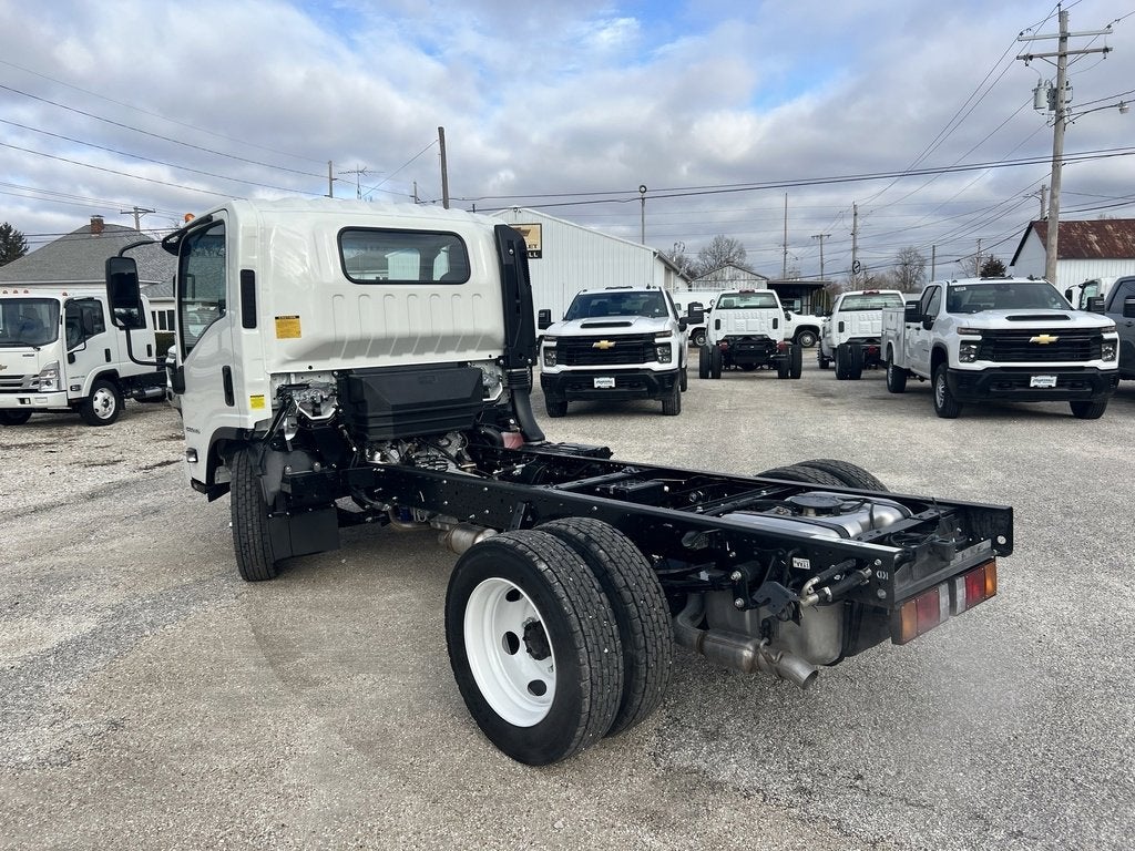 2025 Chevrolet Low Cab Forward 4500 Base