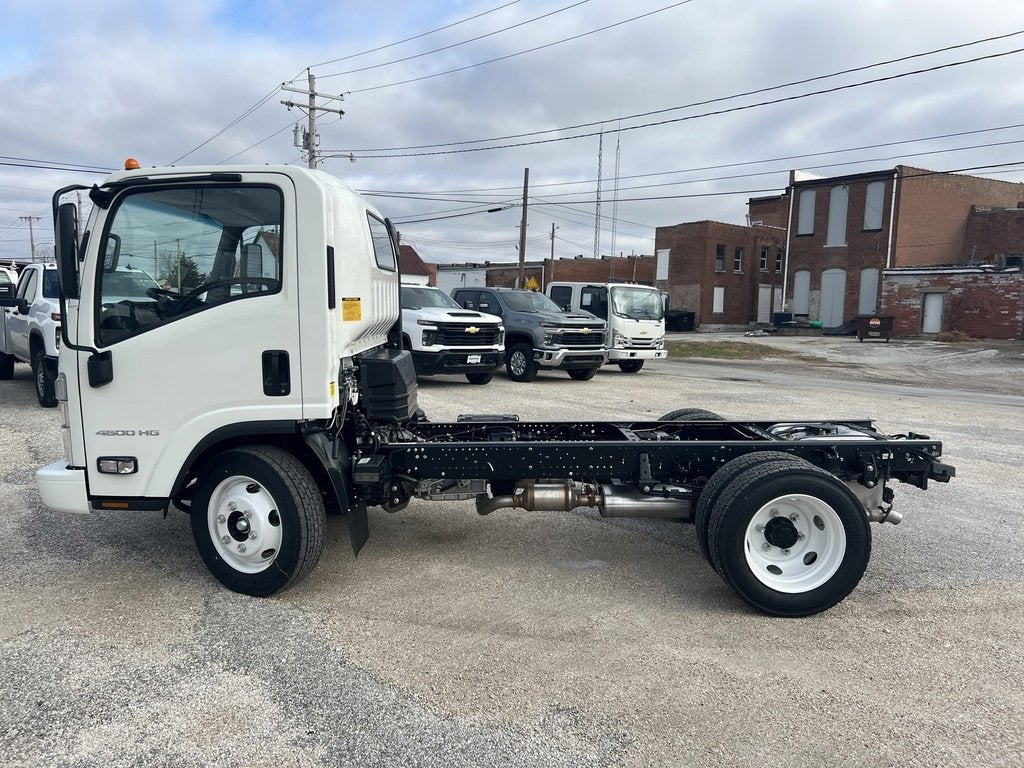 2025 Chevrolet Low Cab Forward 4500 Base